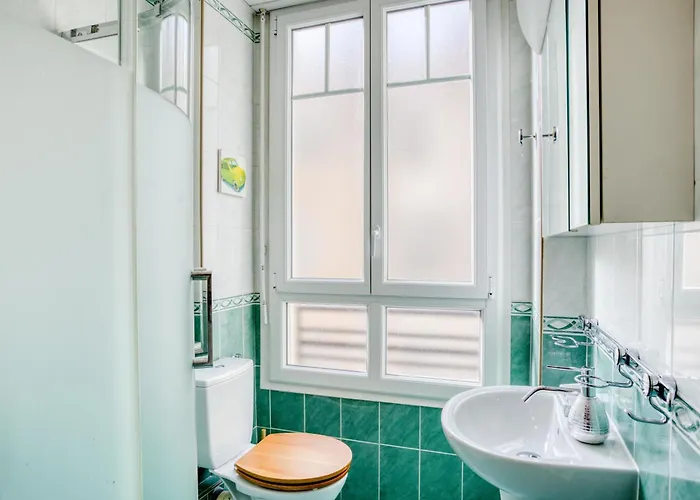 - Centre 10 Min De La *